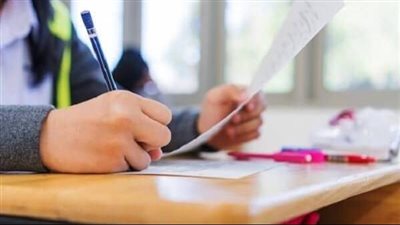 اليوم الأحد.. طلاب الثانوية العامة يؤدون امتحانات الأحياء والرياضيات وعلم النفس