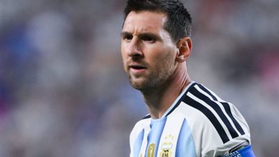 ليونيل ميسي يضغط على مبابي في سباق لقب هداف البطولة