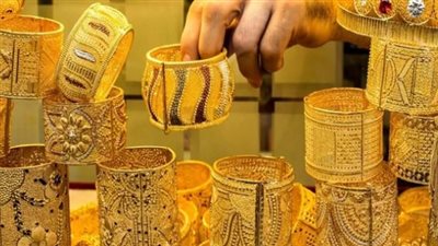لماذا يراقب المستثمرون سعر الدولار لتوقع حركة الذهب في مصر؟