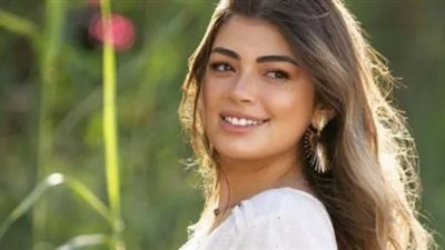 ليلى أحمد زاهر: الجمال والبساطة في أحدث إطلالاتها الفنية