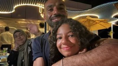 صور محمد صلاح مع ابنتيه مكة وكيان تخطف الأنظار بعيدًا عن ضغوط الملاعب