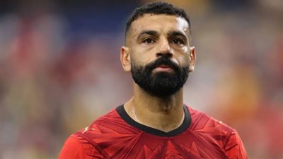 تفاعل النجمة التركية ديلان تشيتشك دينيز مع أنباء انتقال محمد صلاح إلى بشكتاش