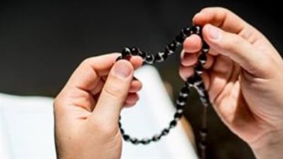أهمية أذكار الصباح في حفظ المسلم وجلب الرزق والراحة النفسية طوال اليوم