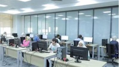 معامل التنسيق الإلكتروني بجامعة عين شمس.. تجهيزات حديثة ودعم فني متواصل