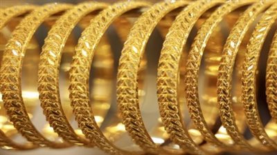 أسعار الذهب اليوم في مصر.. تراجع الدولار يدعم استقرار المعدن الأصفر والجنيه الذهب عند 46960 جنيهًا