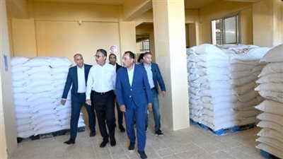 مدبولي يتابع منظومة الدقيق المدعم وحصص المخابز ومستودعات مطروح