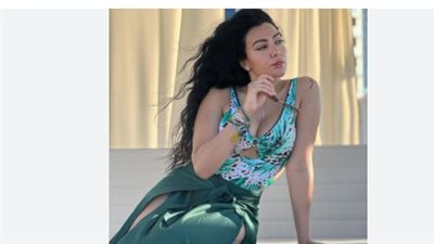 ميرهان حسين تشعل الجدل على إنستغرام.. فنانة تقلد مظهرها دون ذكر اسمها