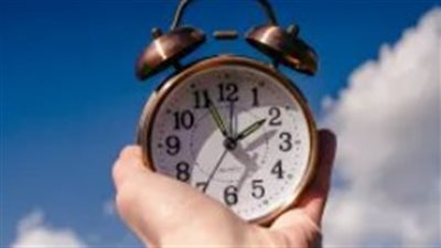 موعد التوقيت الشتوي.. هل تتغير مواعيد العمل والدراسة بعد تأخير الساعة؟