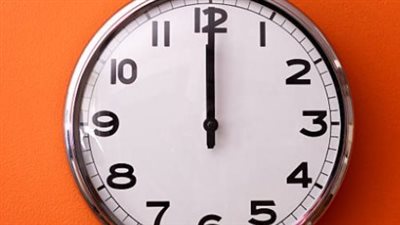 التوقيت الشتوي 2026.. موعد تغيير الساعة رسميًا وطريقة ضبط الهواتف والأجهزة