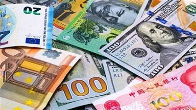 أسعار العملات اليوم في البنوك.. مفاجأة في سعر الدولار والدينار الكويتي