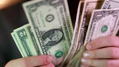 الفرق بسيط لكن مهم.. لماذا اختلف سعر الدولار من بنك لآخر؟