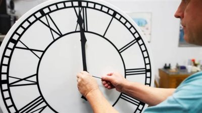 موعد تغيير الساعة 2026 في مصر.. تفاصيل التوقيت الشتوي كاملة
