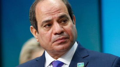 الرئيس السيسي يحيي قادة حرب أكتوبر وأسرة الرئيس الراحل أنور السادات