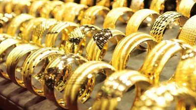 الذهب يقترب من حاجز مهم عالميًا.. ماذا سيحدث للأسعار في مصر؟