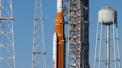 مهمة Artemis 2 تبدأ رحلة العودة إلى الأرض بعد تحليق تاريخي حول القمر