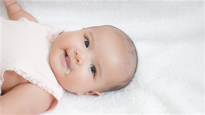 متى تظهر أعراض الارتجاع عند الرضع؟