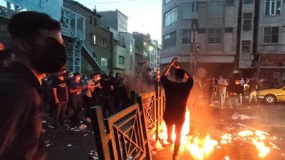 مقتل 10 ضباط وجنود من الشرطة الإيرانية في هجوم مسلح في مدينة تفتان 