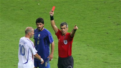 زين الدين زيدان الأكثر حصولًا على البطاقات في تاريخ كأس العالم