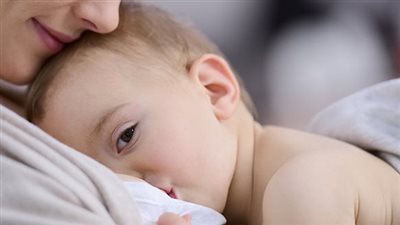 فوائد لبن الأم للرضع عمر شهر.. 10 معلومات من اليونيسيف لا تفوتك