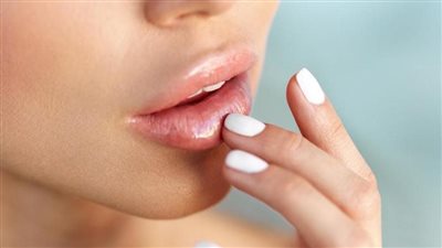 ترطيب الشفايف الجافة في 10 خطوات فقط