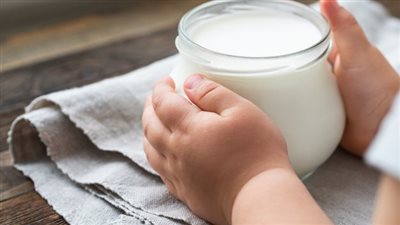 طريقة عمل الزبادي البيتي الشيف نجلاء.. زبادي سادة وآخر بالفواكه